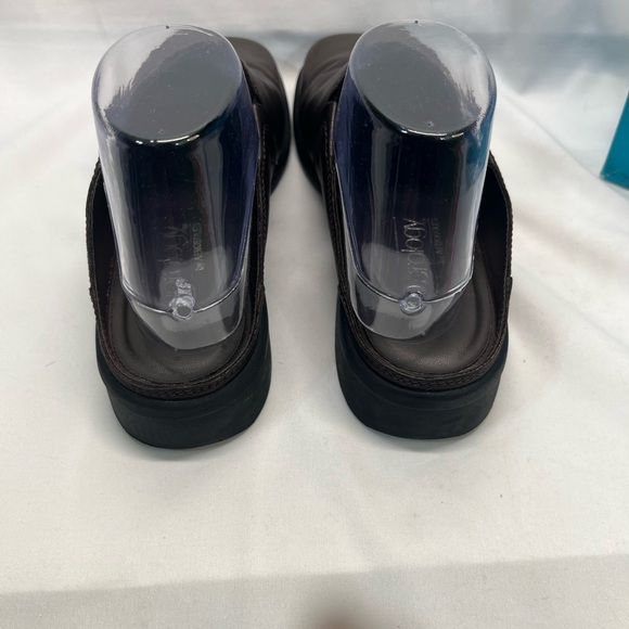 AEROLOGY BY AEROSOLES LEATHER EASE ON MULES‎ SZ 9 BROWN PREOWNED - Picture 6 of 9